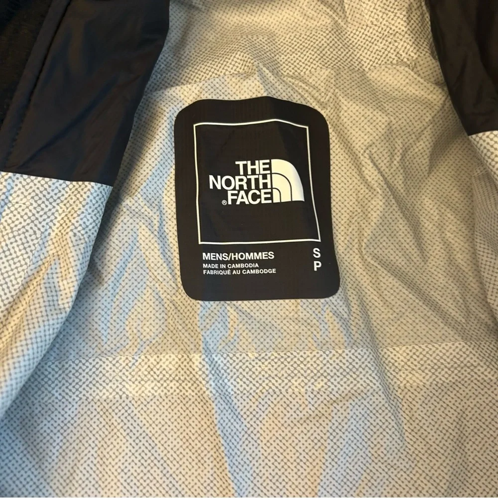 The North Face Men’s Venture 2 Waterproof Hooded Rain Jacket, Boysenberry New